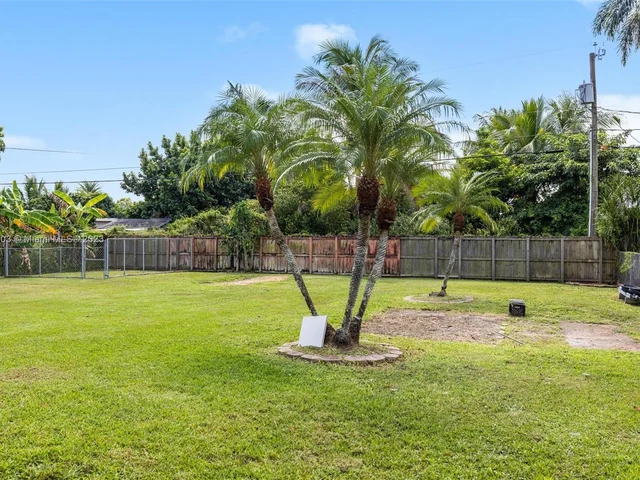 1700 NW 9th Ct, Homestead FL 33030