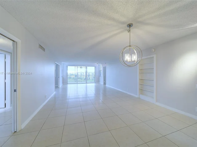 4015 W Palm Aire Dr # 902, Pompano Beach FL 33069