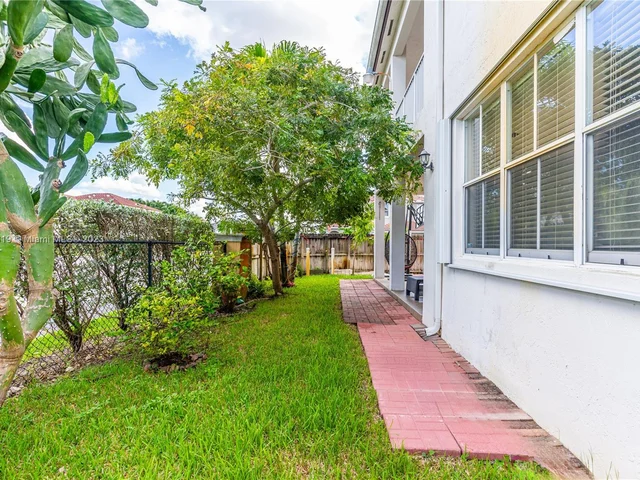 15051 SW 18th Ter, Miami FL 33185