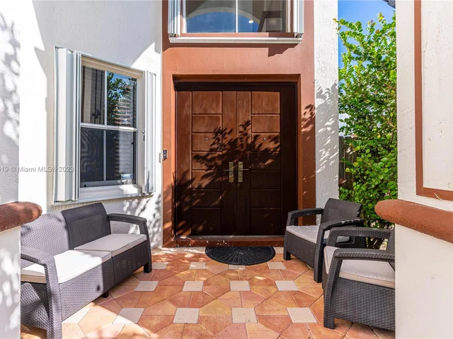 15051 SW 18th Ter, Miami FL 33185