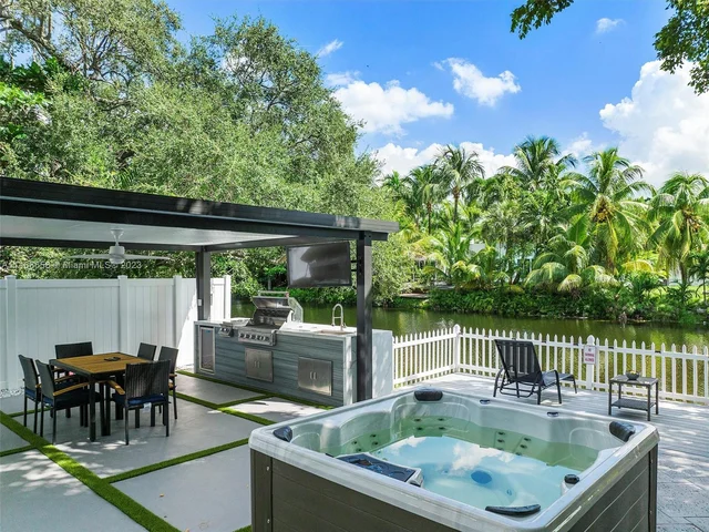 11843 W Biscayne Canal Rd, Miami FL 33161