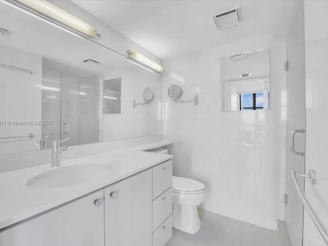 4000 Towerside Ter # 1704, Miami FL 33138