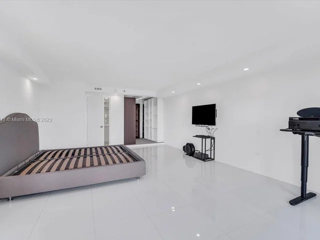 4000 Towerside Ter # 1704, Miami FL 33138