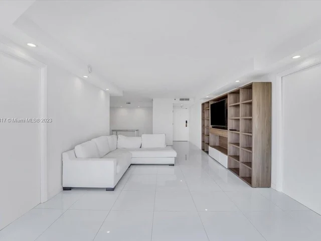 4000 Towerside Ter # 1704, Miami FL 33138