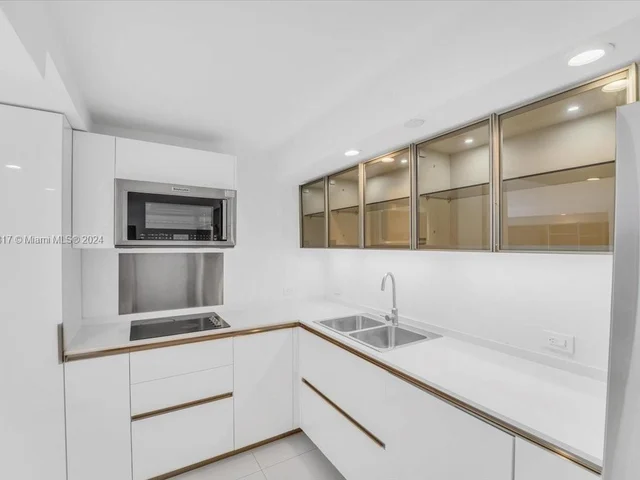 4000 Towerside Ter # 1704, Miami FL 33138