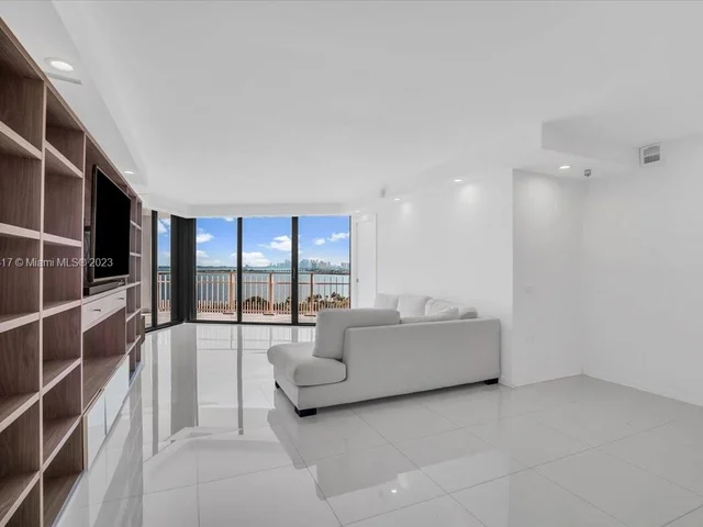 4000 Towerside Ter # 1704, Miami FL 33138