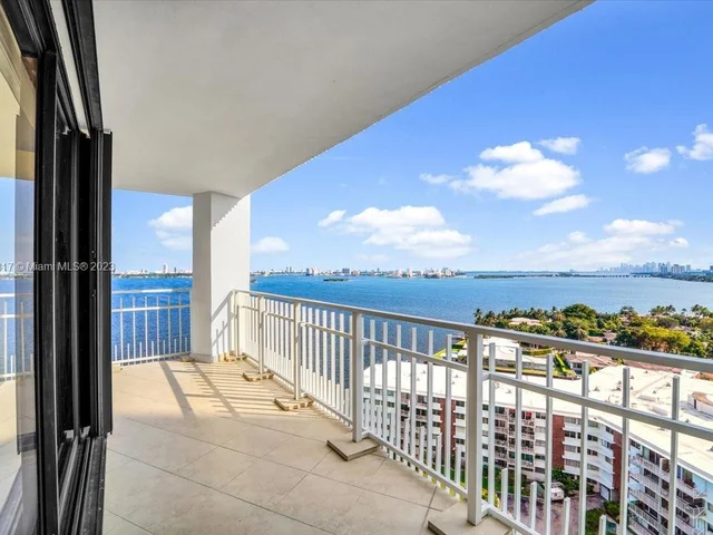 4000 Towerside Ter # 1704, Miami FL 33138