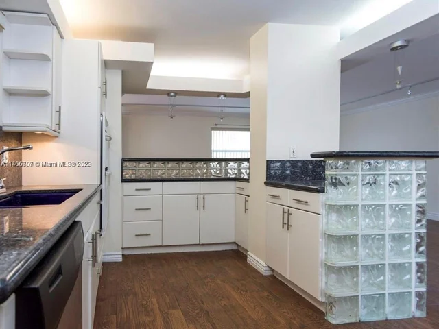 121 Golden Isles Dr # 307, Hallandale Beach FL 33009