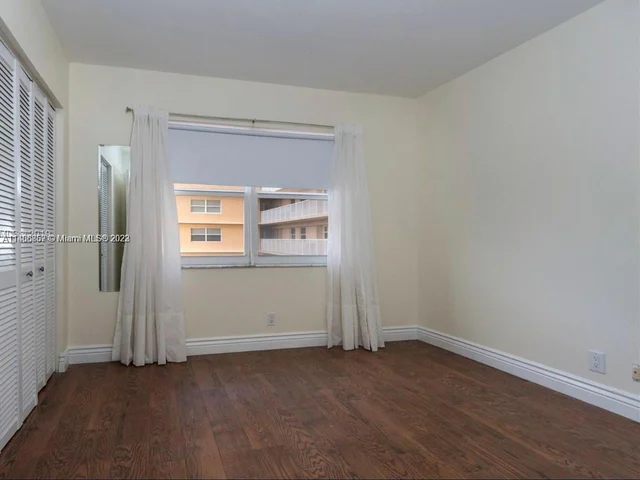 121 Golden Isles Dr # 307, Hallandale Beach FL 33009