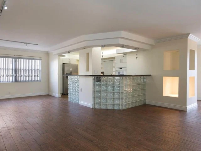 121 Golden Isles Dr # 307, Hallandale Beach FL 33009