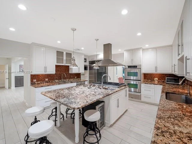 4630 Royal Palm Ave, Miami Beach FL 33140