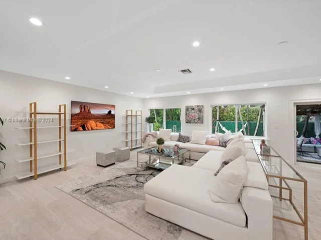 4630 Royal Palm Ave, Miami Beach FL 33140