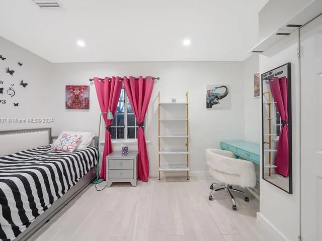 4630 Royal Palm Ave, Miami Beach FL 33140