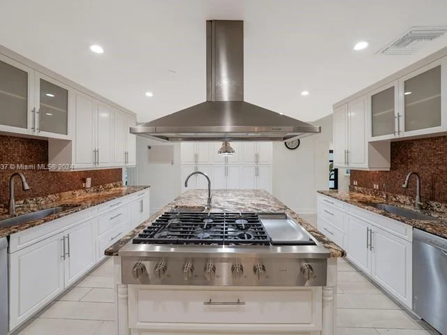 4630 Royal Palm Ave, Miami Beach FL 33140