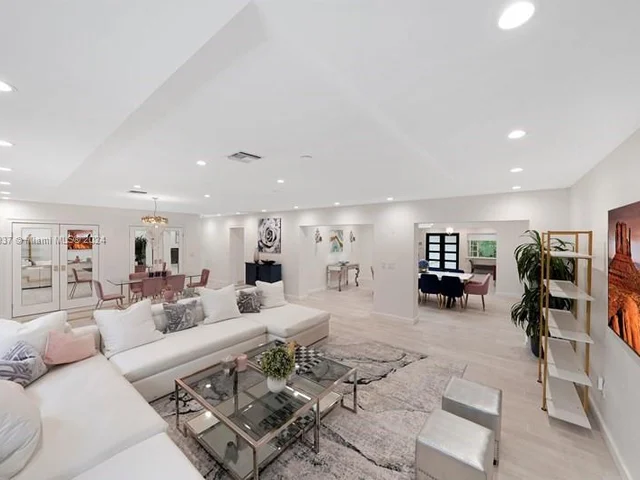 4630 Royal Palm Ave, Miami Beach FL 33140