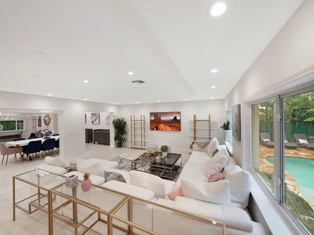 4630 Royal Palm Ave, Miami Beach FL 33140