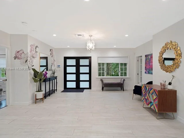 4630 Royal Palm Ave, Miami Beach FL 33140