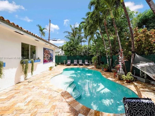 4630 Royal Palm Ave, Miami Beach FL 33140