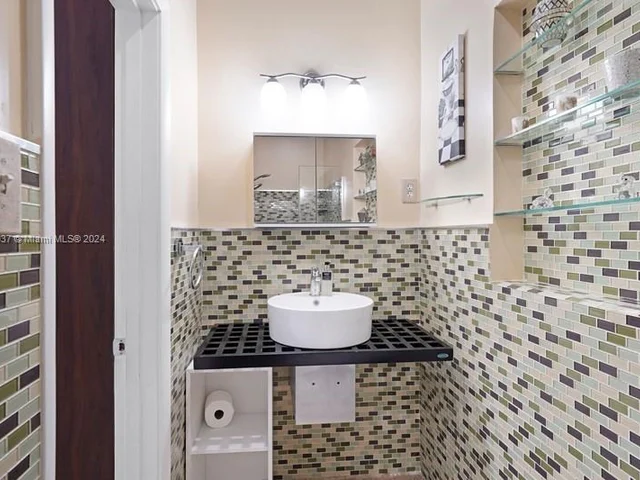 4630 Royal Palm Ave, Miami Beach FL 33140