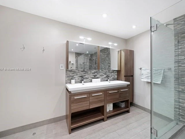 4630 Royal Palm Ave, Miami Beach FL 33140