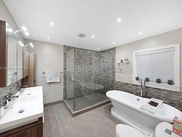 4630 Royal Palm Ave, Miami Beach FL 33140