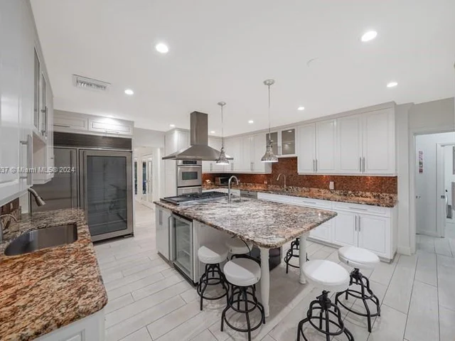 4630 Royal Palm Ave, Miami Beach FL 33140