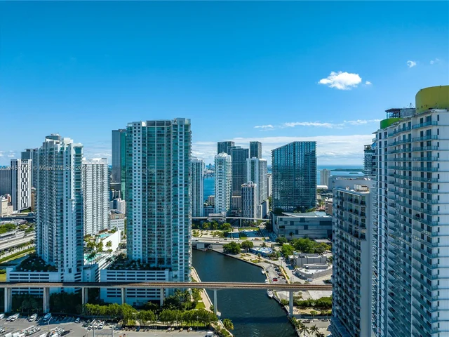 92 SW 3rd St # 4004, Miami FL 33130