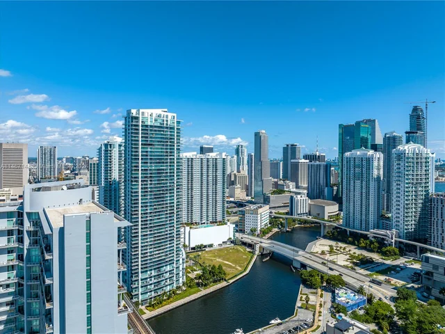 92 SW 3rd St # 4004, Miami FL 33130