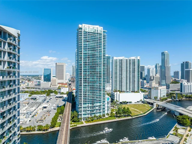 92 SW 3rd St # 4004, Miami FL 33130