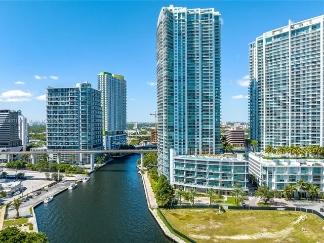 92 SW 3rd St # 4004, Miami FL 33130