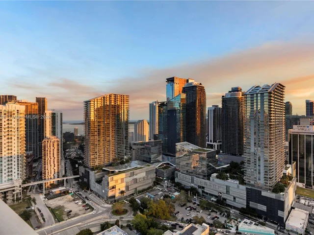 92 SW 3rd St # 4004, Miami FL 33130