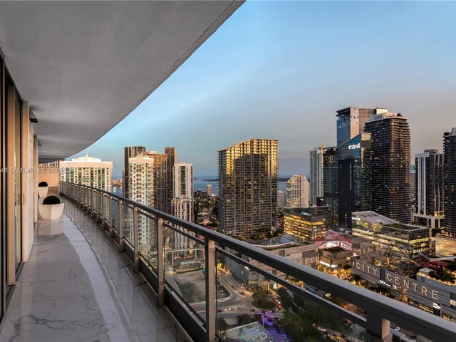 92 SW 3rd St # 4004, Miami FL 33130