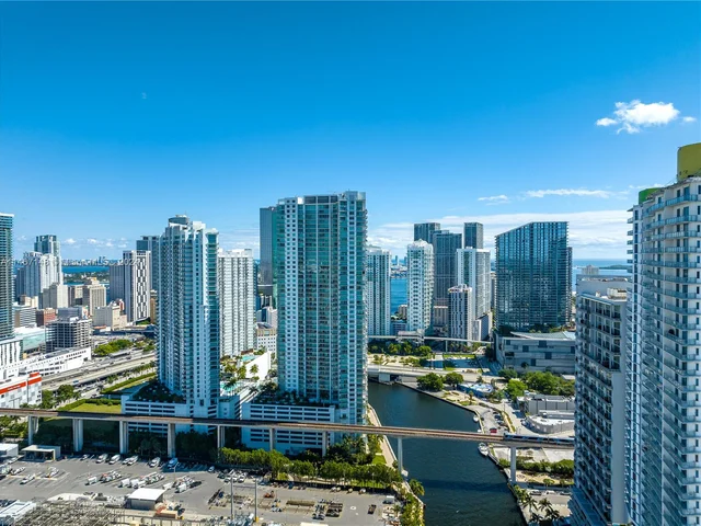 92 SW 3rd St # 4004, Miami FL 33130