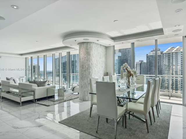 92 SW 3rd St # 4004, Miami FL 33130