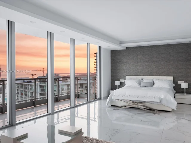 92 SW 3rd St # 4004, Miami FL 33130