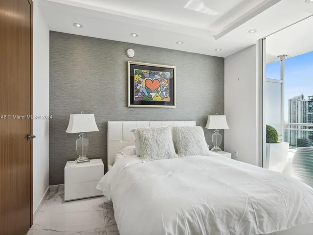 92 SW 3rd St # 4004, Miami FL 33130