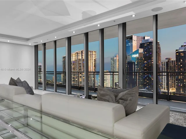 92 SW 3rd St # 4004, Miami FL 33130