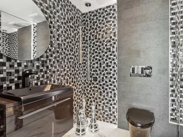 92 SW 3rd St # 4004, Miami FL 33130