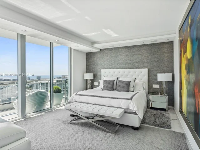 92 SW 3rd St # 4004, Miami FL 33130