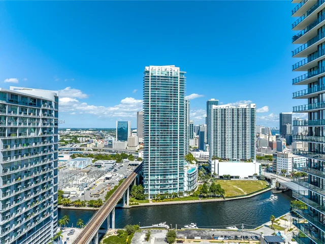 92 SW 3rd St # 4004, Miami FL 33130