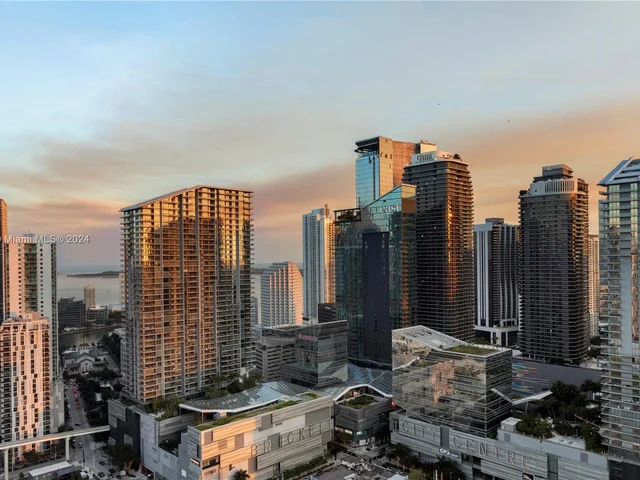 92 SW 3rd St # 4004, Miami FL 33130