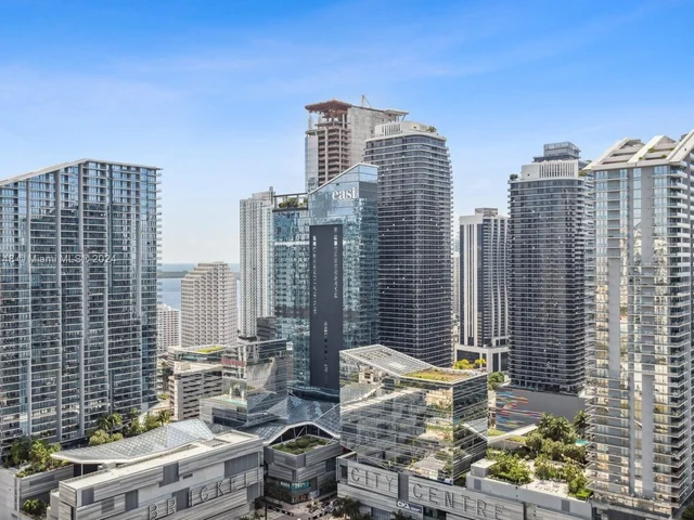 92 SW 3rd St # 4004, Miami FL 33130