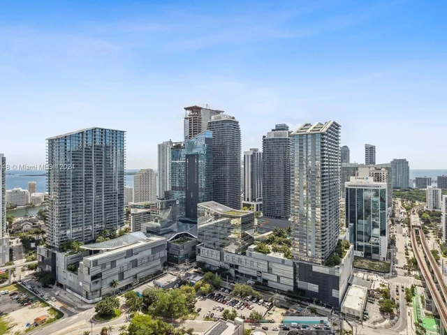 92 SW 3rd St # 4004, Miami FL 33130