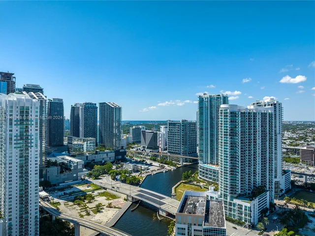 92 SW 3rd St # 4004, Miami FL 33130