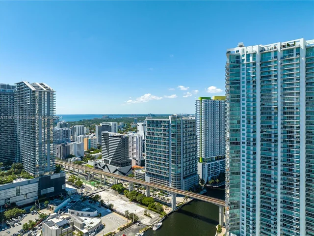 92 SW 3rd St # 4004, Miami FL 33130