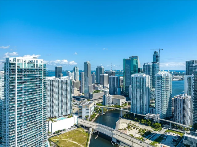 92 SW 3rd St # 4004, Miami FL 33130