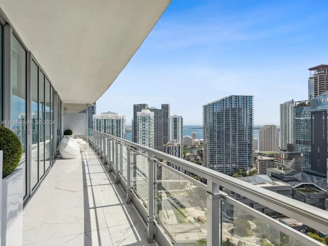 92 SW 3rd St # 4004, Miami FL 33130