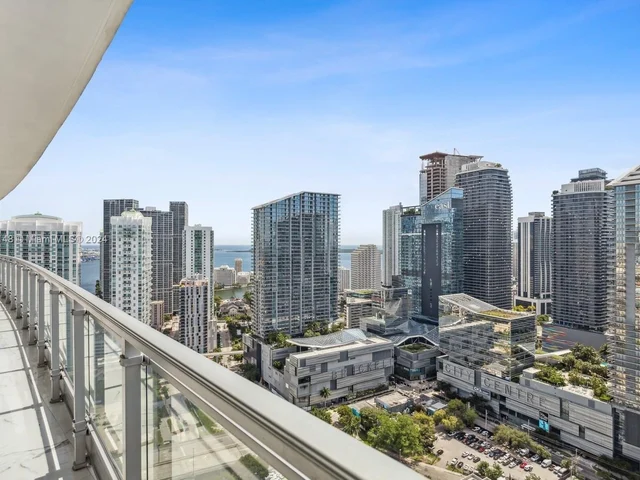 92 SW 3rd St # 4004, Miami FL 33130