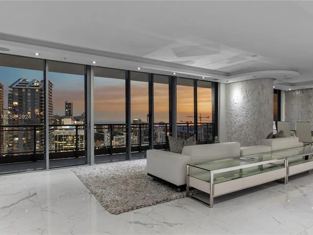 92 SW 3rd St # 4004, Miami FL 33130