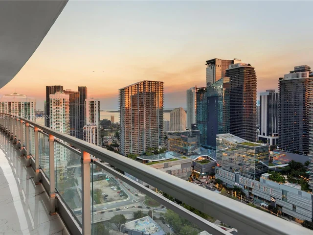 92 SW 3rd St # 4004, Miami FL 33130